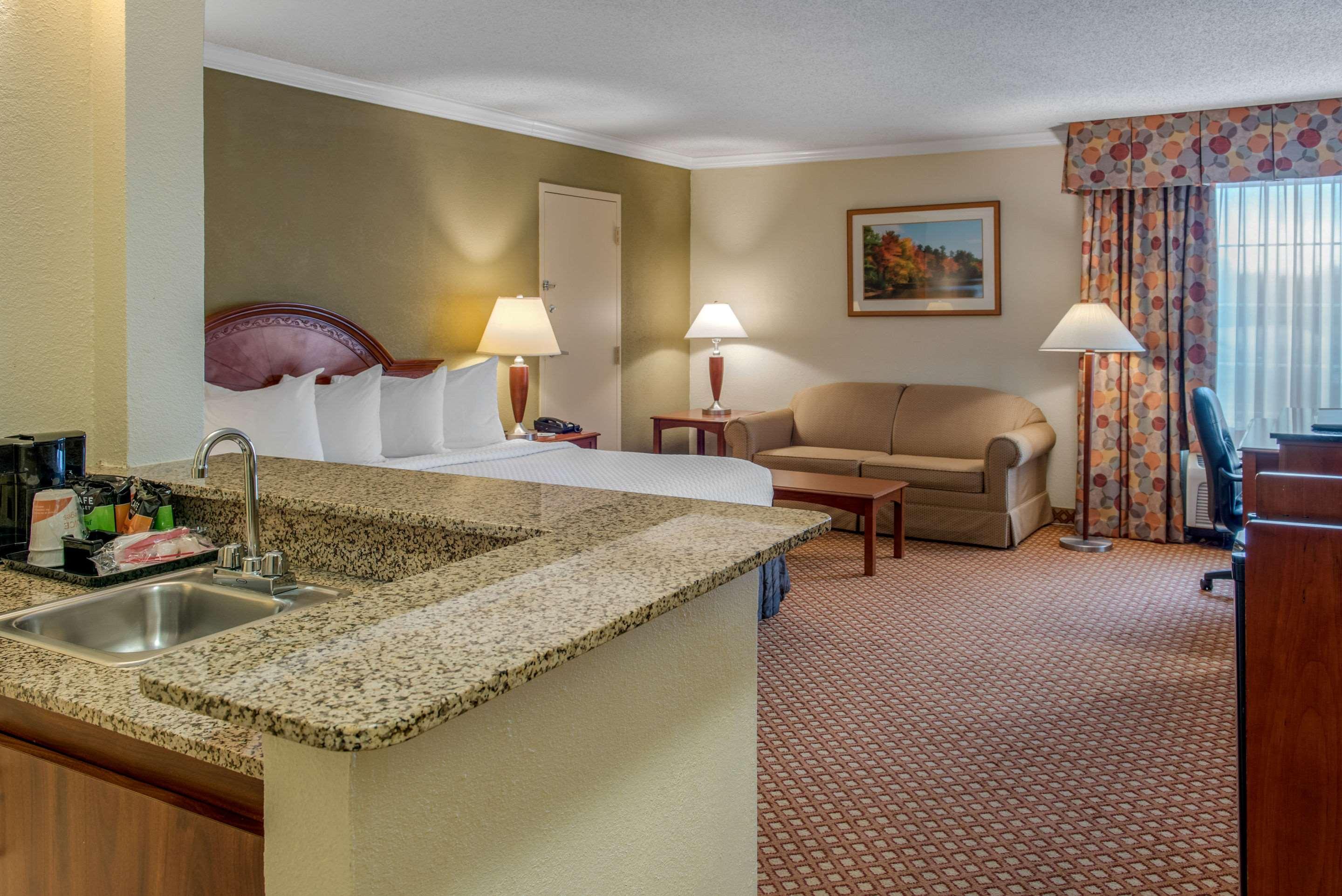 Quality Hotel Conference Center Cincinnati Блу Аш Экстерьер фото