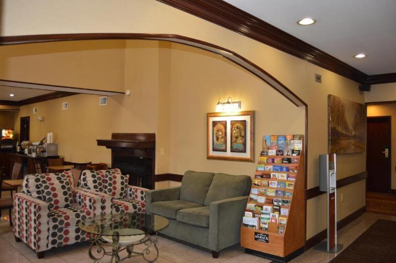 Quality Hotel Conference Center Cincinnati Блу Аш Экстерьер фото